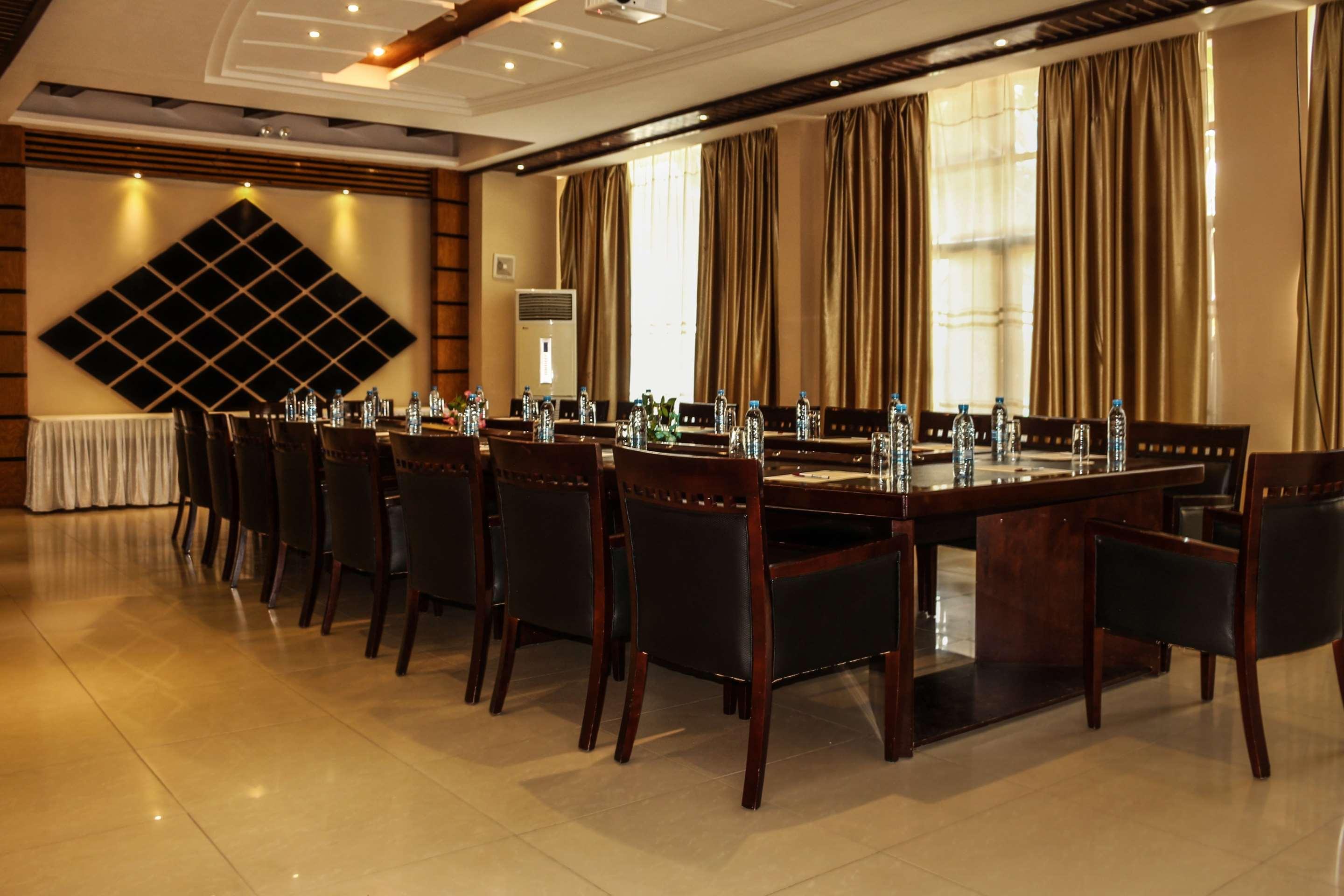 Best Western Plus Paramount Hotel Лусака Екстер'єр фото